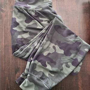 Old Navy Women’s Camouflage Leggings - Gray and Black